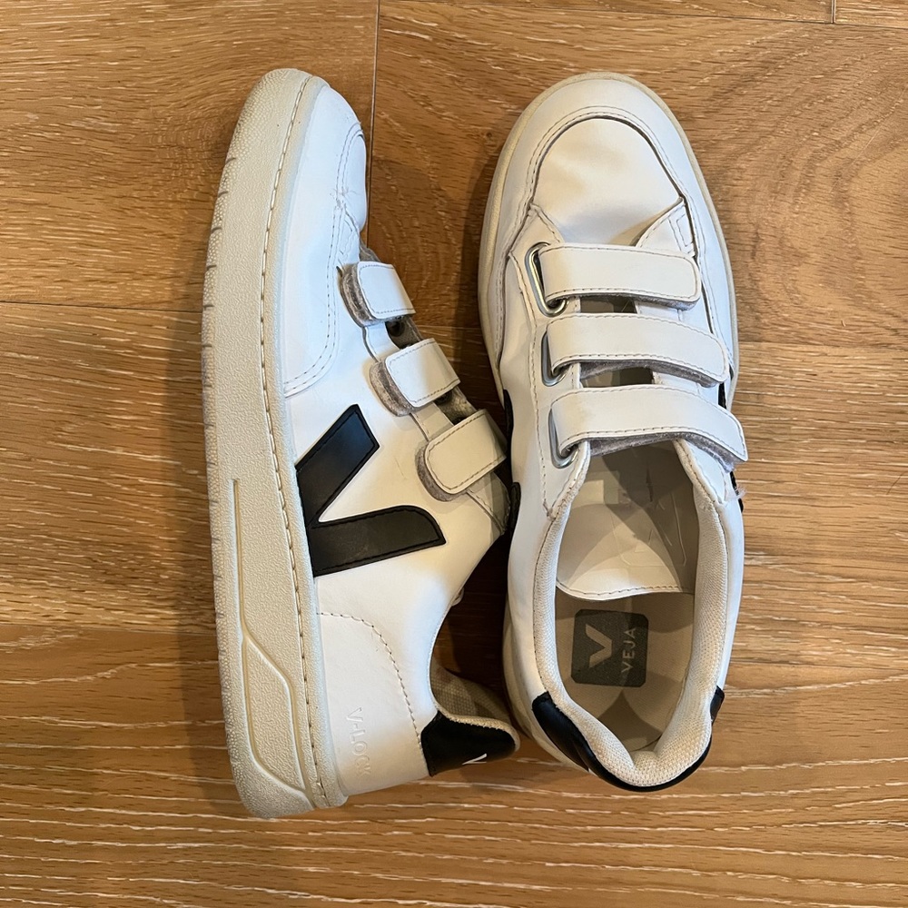 AMAZING veja v-lock velcro sneakers!b!